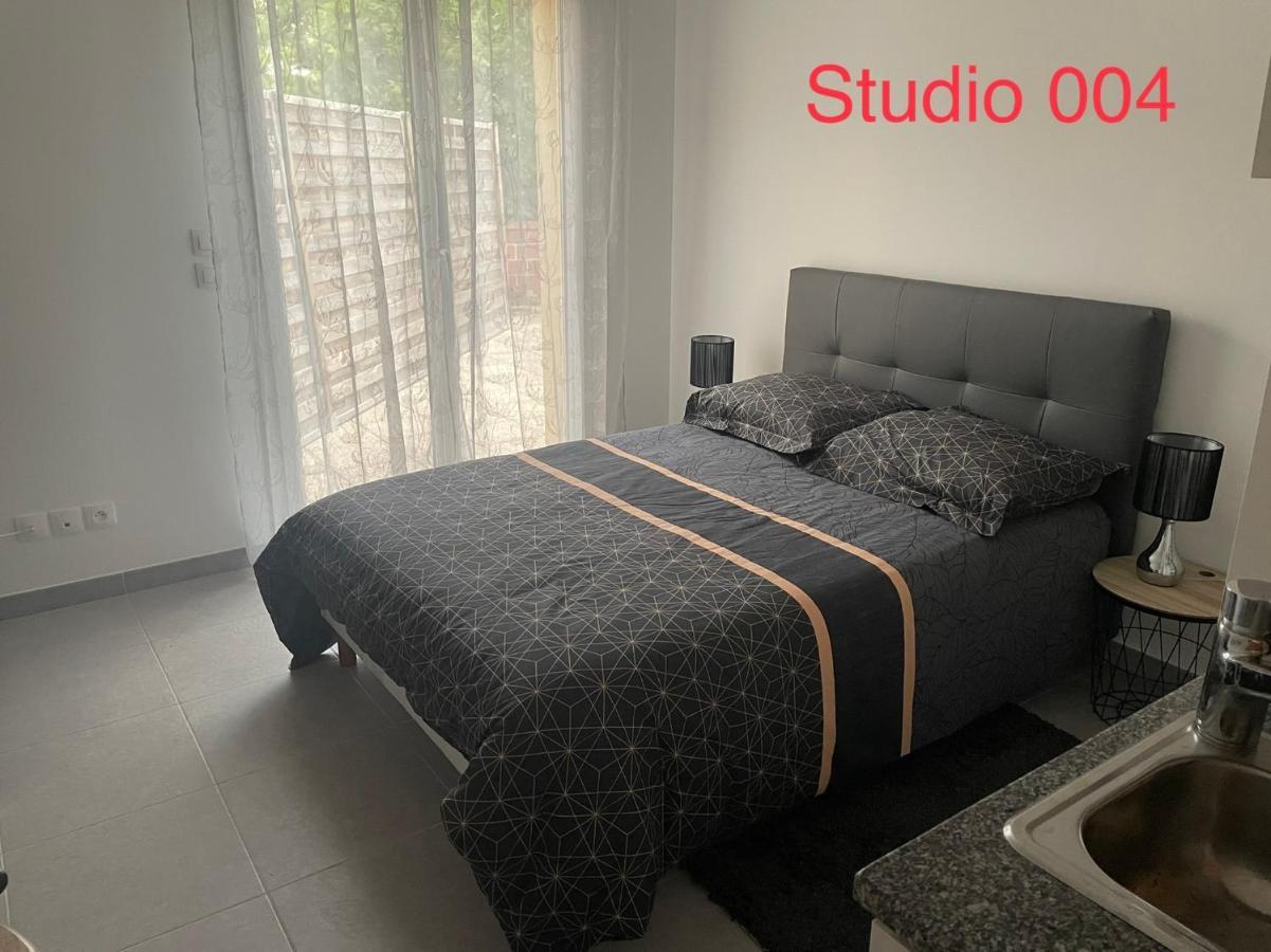 Studio A 300 M De La Gare De Mantes-La-Jolie Exterior foto