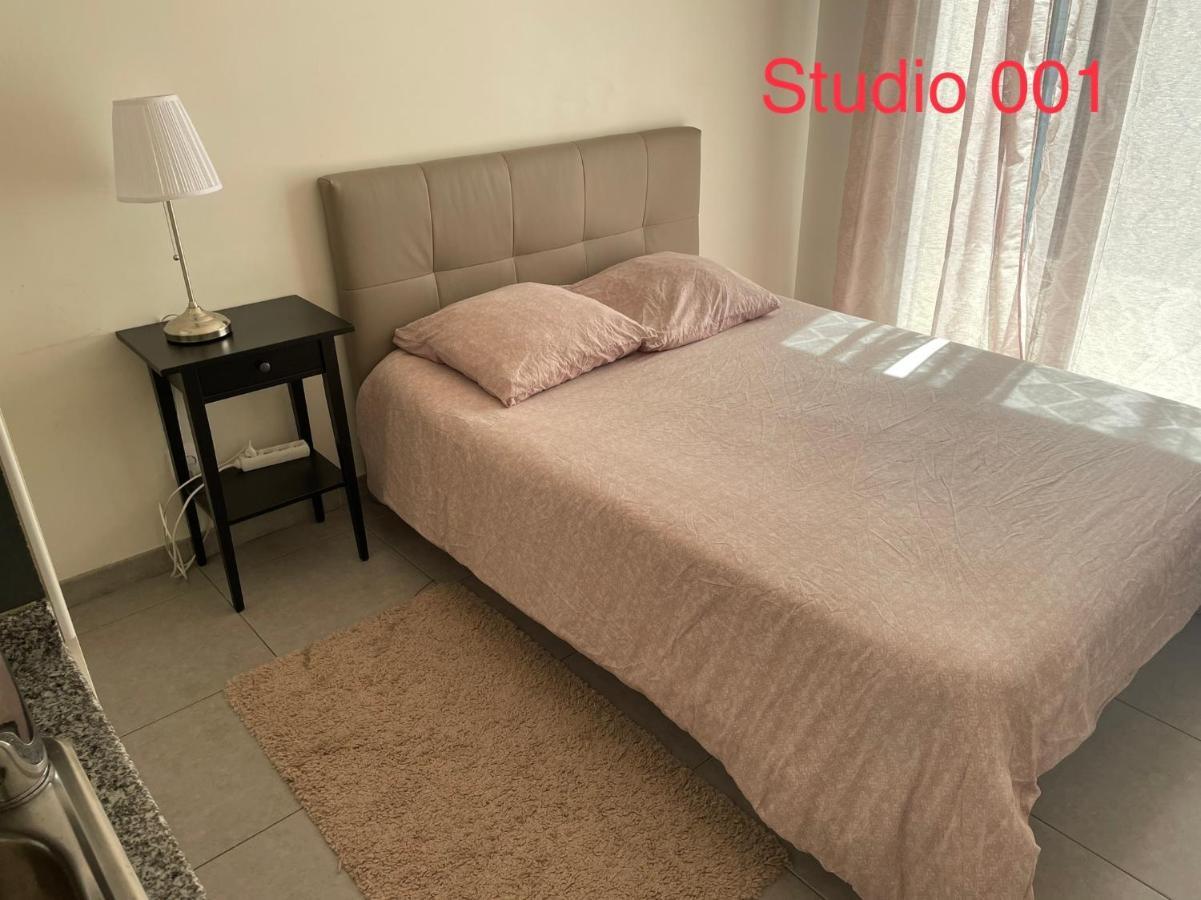 Studio A 300 M De La Gare De Mantes-La-Jolie Exterior foto